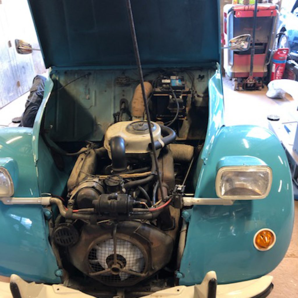 Moteur de 2CV, réparation mécanique