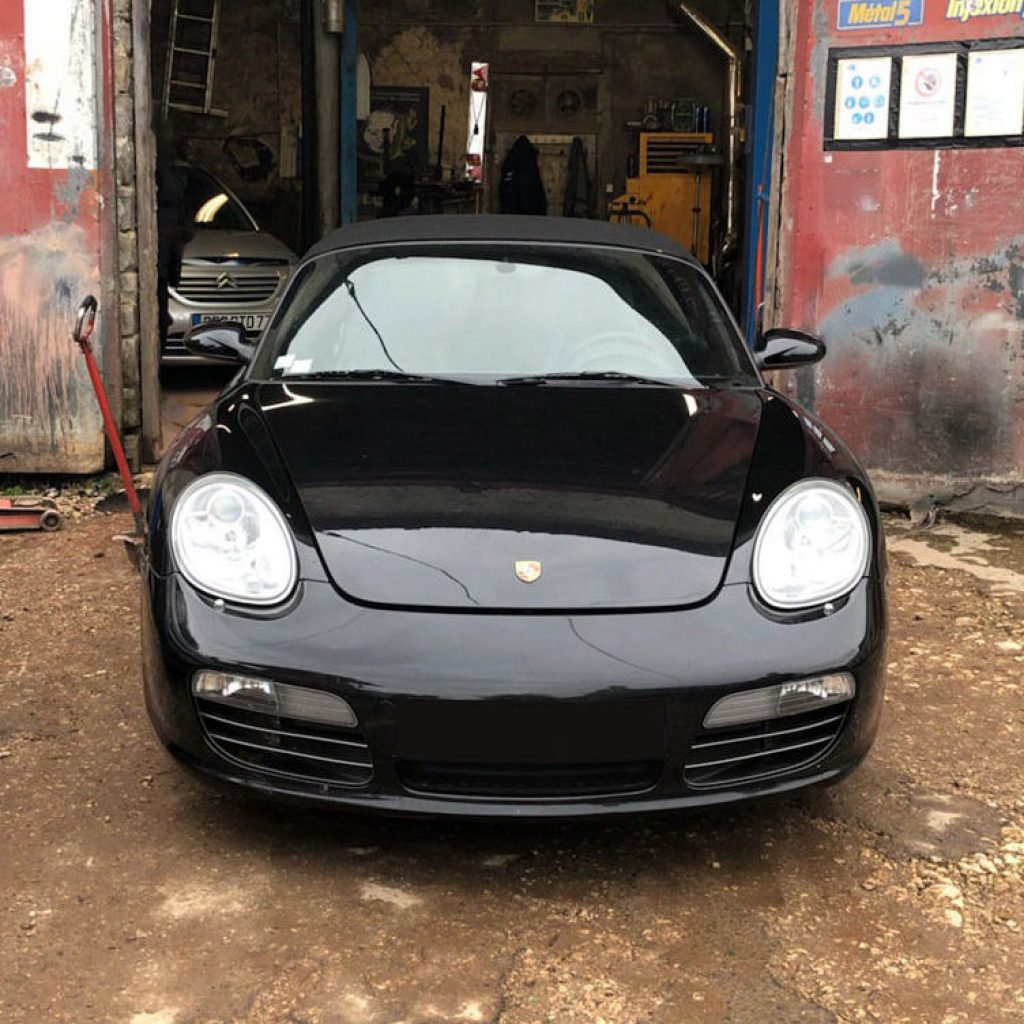 Réparation d'une Porsche au garage Lenoire